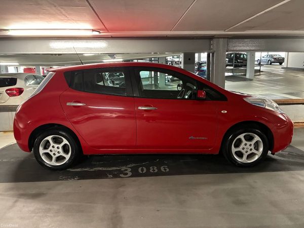 Nissan Leaf Hatchback, Electric, 2017, Red