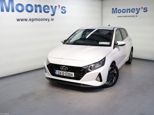 Hyundai i20 Hatchback, Petrol, 2023, White