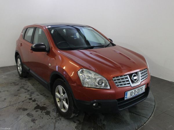 Nissan Qashqai Hatchback, Diesel, 2010, Red