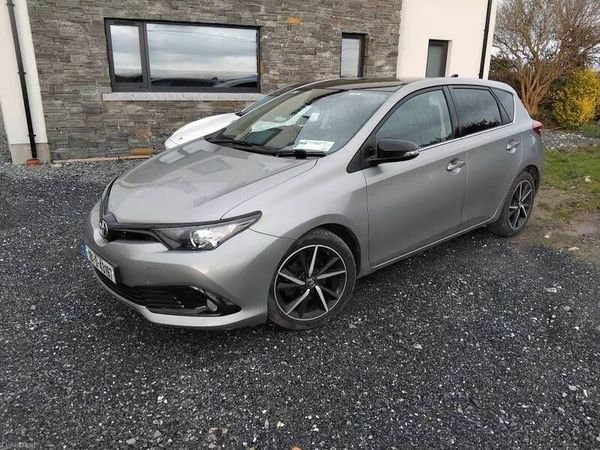 Toyota Auris Hatchback, Petrol, 2018, Grey