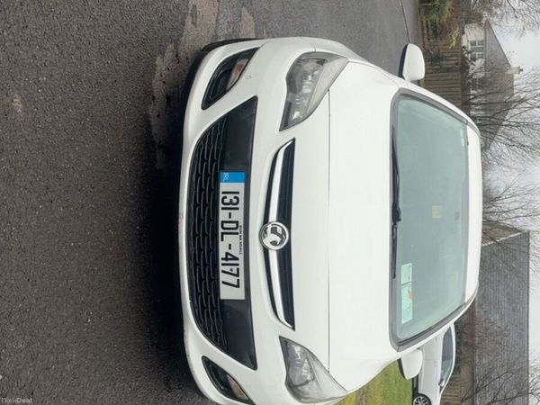 Vauxhall Astra Hatchback, Diesel, 2013, White