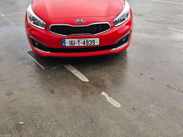 Kia Ceed Hatchback, Diesel, 2016, Red