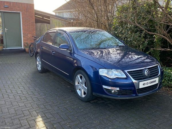 Volkswagen Passat Saloon, Diesel, 2010, Blue