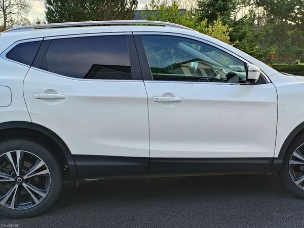 Nissan Qashqai Hatchback, Petrol, 2021, White