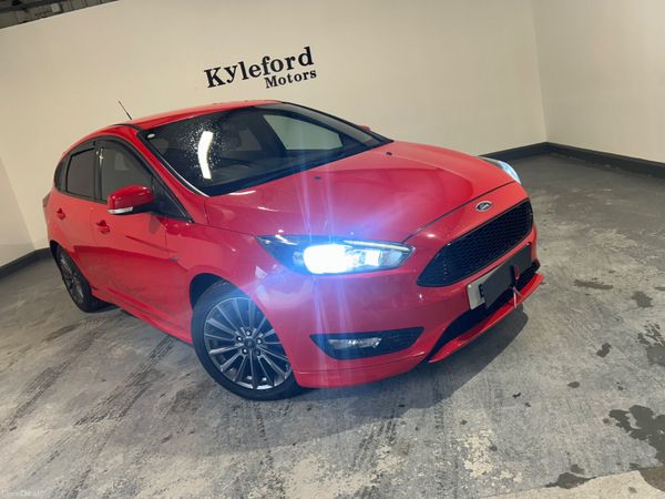 Ford Focus Hatchback, Diesel, 2017, Red