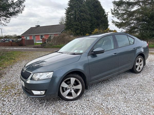 Skoda Octavia Saloon, Diesel, 2014, Grey