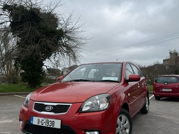 Kia Rio Hatchback, Diesel, 2011, Red