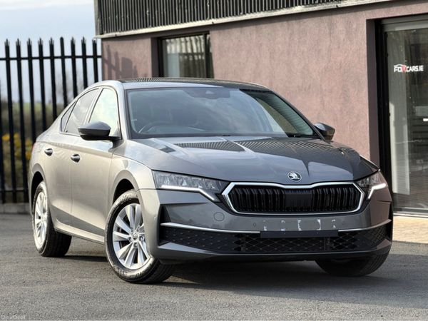 Skoda Octavia Saloon, Diesel, 2024, Grey