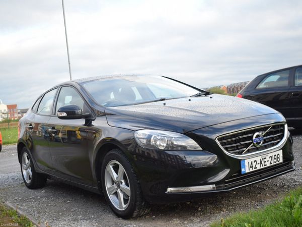 Volvo V40 Hatchback, Diesel, 2014, Black