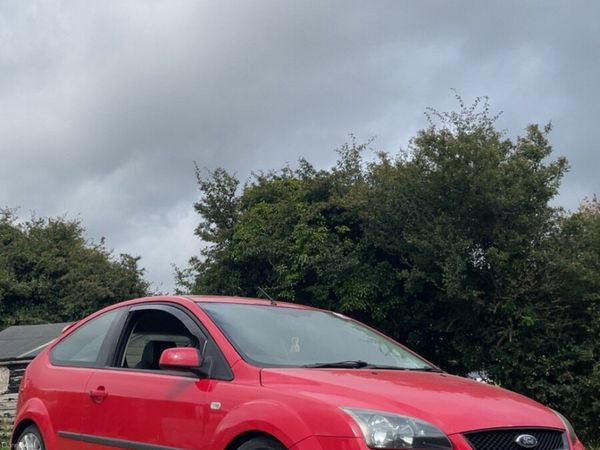 Ford Focus Hatchback, Petrol, 2007, Red