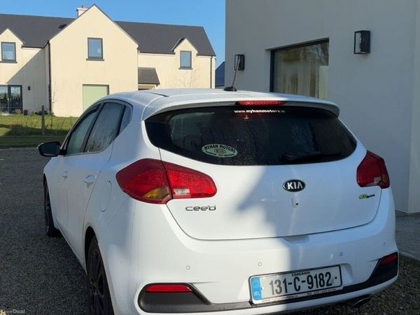 Kia Ceed Hatchback, Diesel, 2013, White
