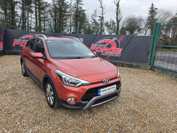 Hyundai i20 Hatchback, Petrol, 2017, Orange