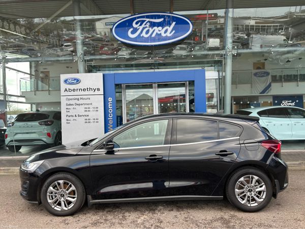 Ford Focus Hatchback, Petrol, 2022, Black