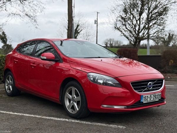 Volvo V40 Hatchback, Diesel, 2015, Red