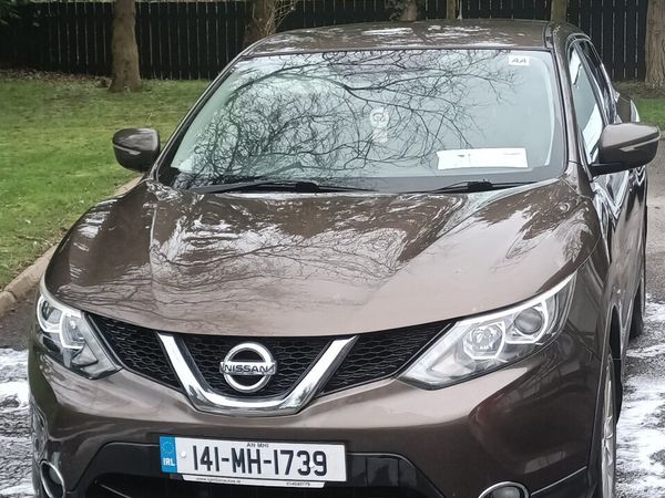 Nissan Qashqai Hatchback, Diesel, 2014, Brown