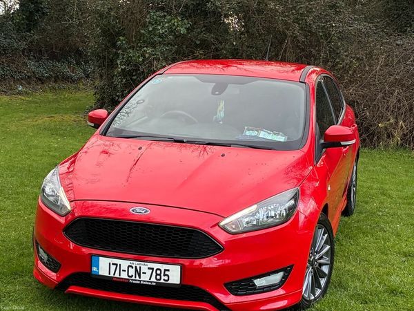 Ford Focus Hatchback, Diesel, 2017, Red