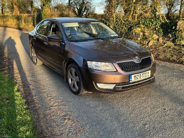 Skoda Octavia Saloon, Diesel, 2015, Brown