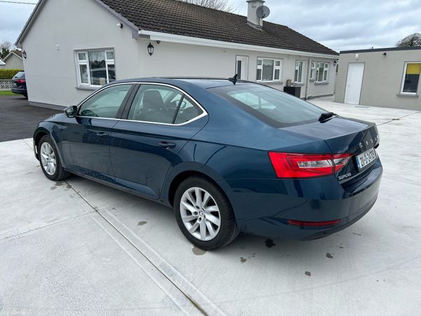 Skoda Superb Saloon, Diesel, 2021, Blue