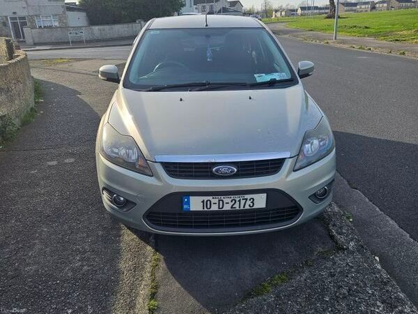 Ford Focus Hatchback, Diesel, 2010, Gold