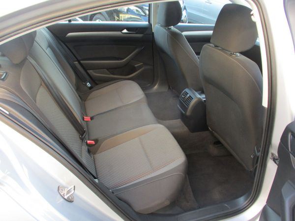 Volkswagen Passat Saloon, Diesel, 2018, Grey