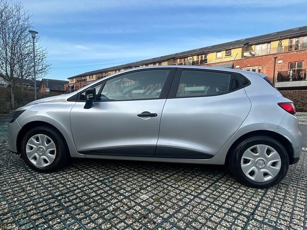 Renault Clio Hatchback, Petrol, 2015, Silver