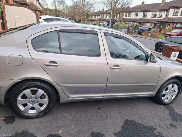 Skoda Octavia Saloon, Petrol, 2010, Beige
