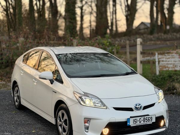 Toyota Prius Hatchback, Petrol Hybrid, 2015, White
