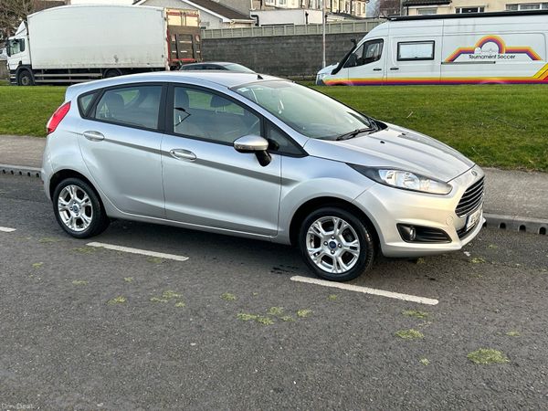 Ford Fiesta Hatchback, Petrol, 2014, Silver