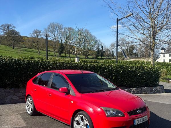Ford Focus Hatchback, Petrol, 2008, Red