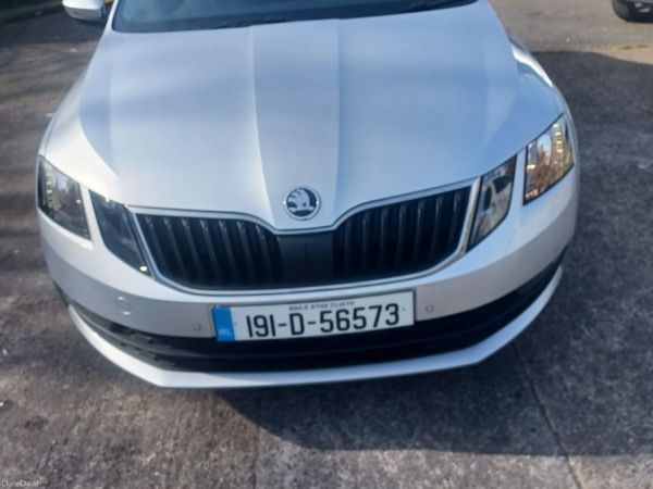 Skoda Octavia Hatchback, Petrol, 2019, Silver