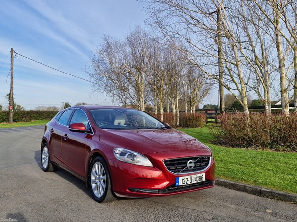 Volvo V40 Hatchback, Diesel, 2013, Red