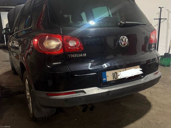 Volkswagen Tiguan SUV, Petrol, 2010, Black
