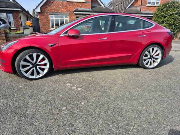 Tesla Model 3 Saloon, Electric, 2019, Red
