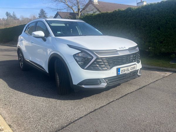 Kia Sportage SUV, Diesel Hybrid, 2023, White