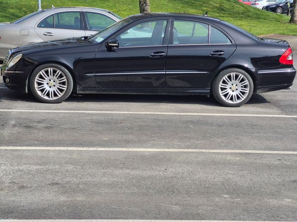 Mercedes-Benz E-Class Saloon, Petrol, 2009, Black