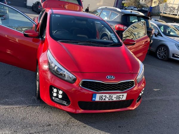 Kia Ceed Hatchback, Diesel, 2016, Red