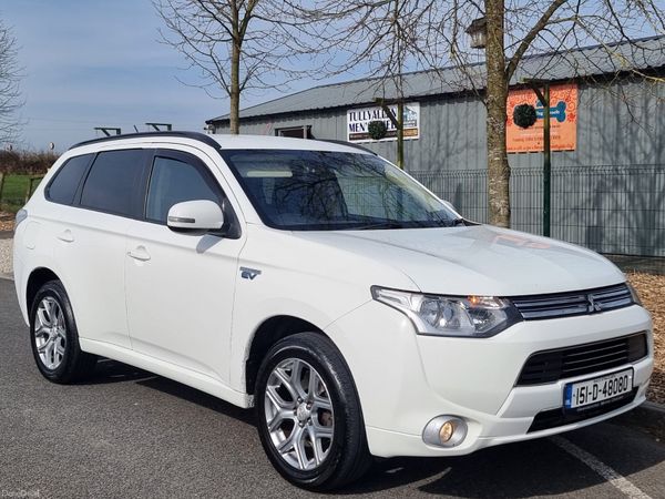 Mitsubishi Outlander SUV, Petrol Plug-in Hybrid, 2015, White