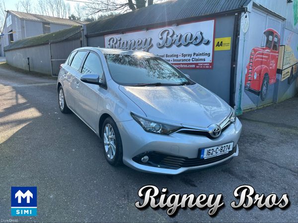 Toyota Auris Hatchback, Diesel, 2016, Silver