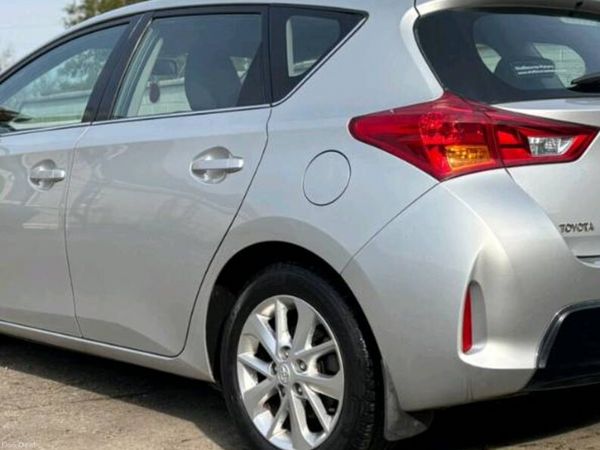 Toyota Auris Hatchback, Petrol, 2013, Silver