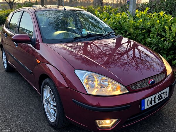 Ford Focus Hatchback, Petrol, 2004, Red