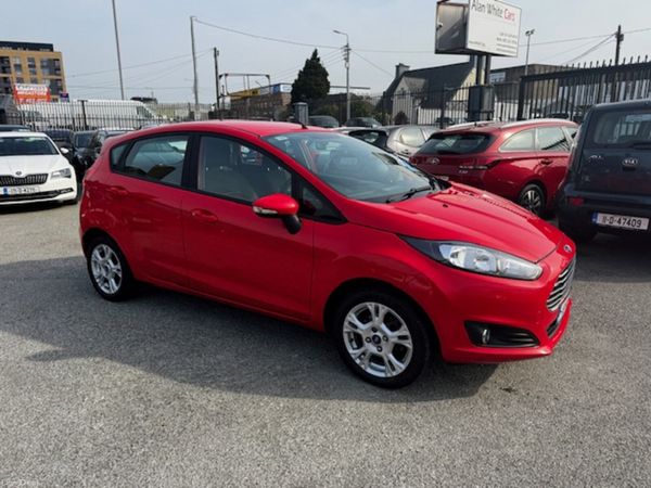 Ford Fiesta Hatchback, Petrol, 2016, Red