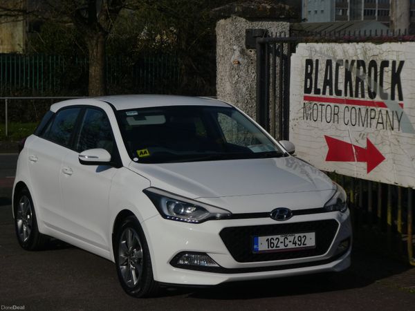 Hyundai i20 Hatchback, Petrol, 2016, White