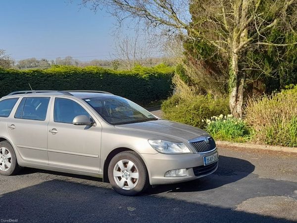 Skoda Octavia Estate, Diesel, 2011, Beige