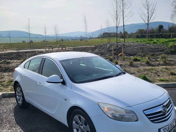 Vauxhall Insignia Hatchback, Diesel, 2012, White