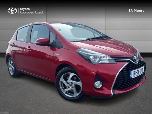 Toyota Yaris Hatchback, Petrol Hybrid, 2016, Red