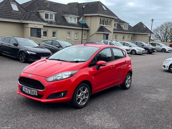 Ford Fiesta Hatchback, Petrol, 2016, Red
