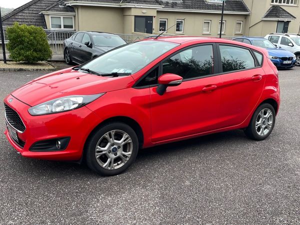 Ford Fiesta Hatchback, Petrol, 2016, Red