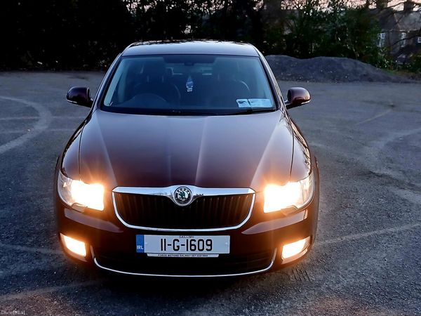 Skoda Superb Hatchback, Diesel, 2011, Red