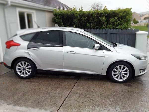 Ford Focus Hatchback, Petrol, 2017, Grey
