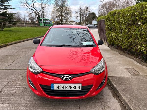 Hyundai i20 Hatchback, Petrol, 2014, Red